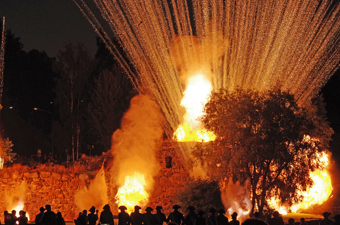 Kajaanin linnan räjäytys juhlissa vuonna 2016. Kuva: Jouko Sievänen.