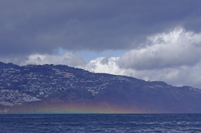 Sateenkaari vedenrajassa Madeiralla. Kuva: Jouko Sievänen.