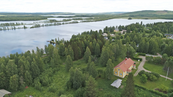 Pappilan ympäristö. Drone-kuva: Eero Pyykkönen.