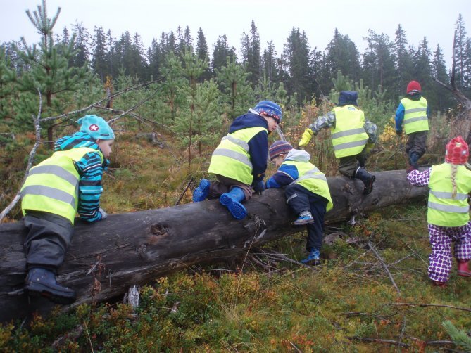 Päiväkotilapsia Ristijärvellä