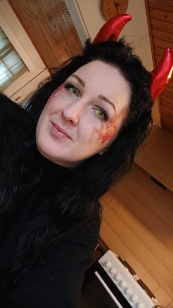 Keskuskoulun 7-luokkalaiset tarvitsivat aktiivisia vanhempia juhlan järjestämisessä - tässä heistä yksi, Krista Lammi