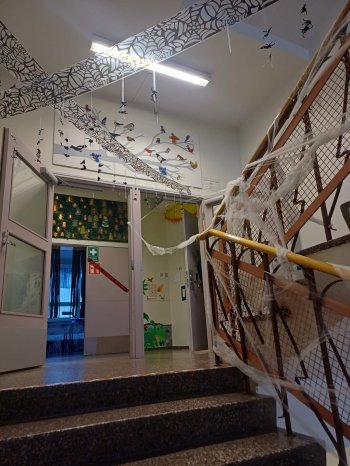 Halloween-juhlan koristelua Ämmäinviikolla