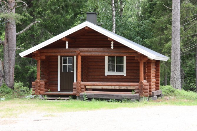 Sauna Hiisipirtin yhteydessä. Kuva: Eero Pyykkönen.